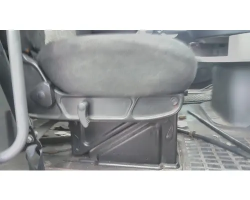 VOLVO VNL SEAT, FRONT