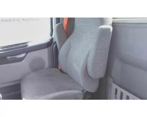 VOLVO VNL SEAT, FRONT