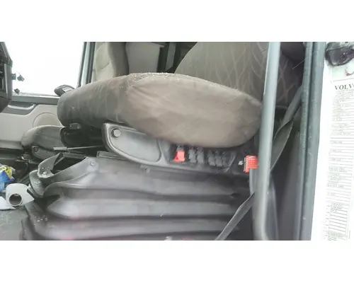 VOLVO VNL SEAT, FRONT