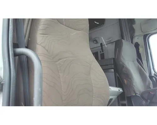 VOLVO VNL SEAT, FRONT