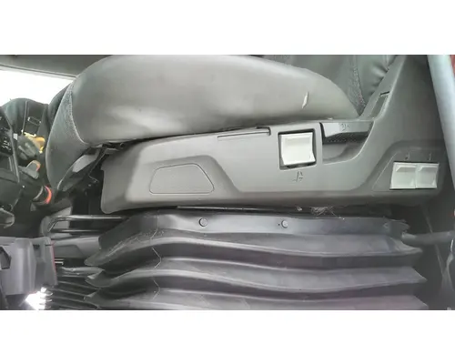 VOLVO VNL SEAT, FRONT