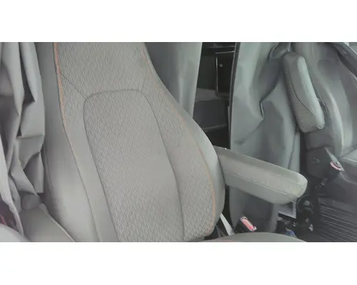 VOLVO VNL SEAT, FRONT