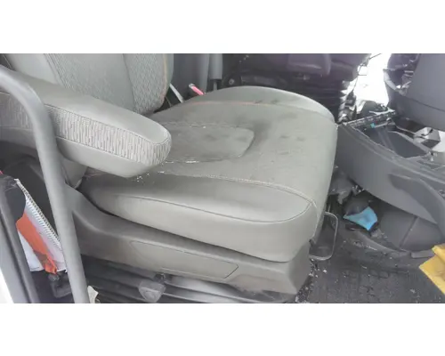 VOLVO VNL SEAT, FRONT
