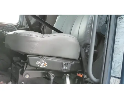 VOLVO VNL SEAT, FRONT
