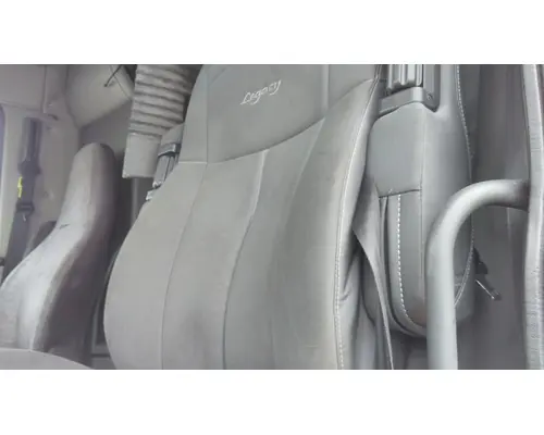 VOLVO VNL SEAT, FRONT