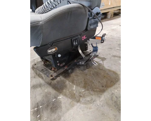 VOLVO VNL SEAT, FRONT