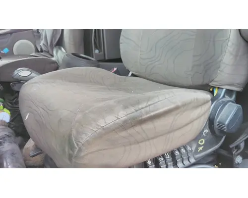 VOLVO VNL SEAT, FRONT