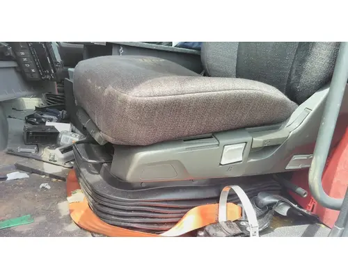 VOLVO VNL SEAT, FRONT