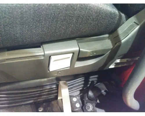 VOLVO VNL SEAT, FRONT