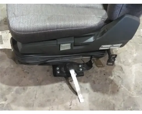 VOLVO VNL SEAT, FRONT
