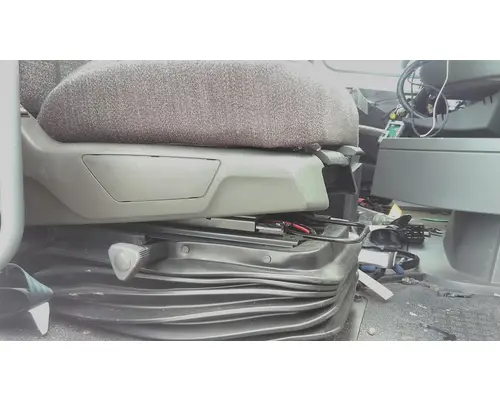 VOLVO VNL SEAT, FRONT