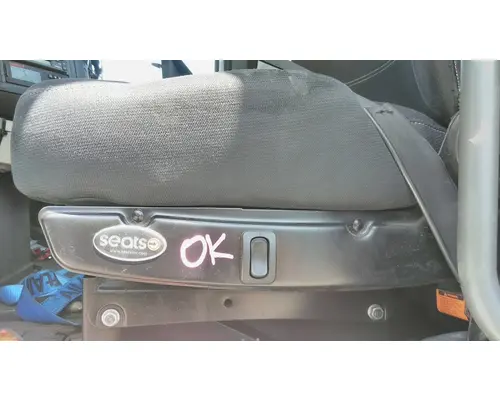 VOLVO VNL SEAT, FRONT