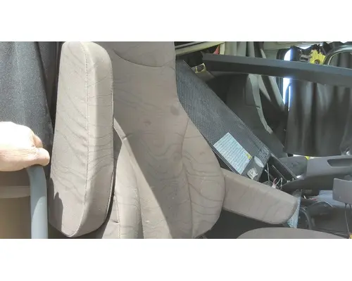 VOLVO VNL SEAT, FRONT