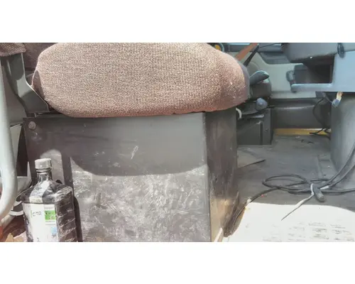 VOLVO VNL SEAT, FRONT