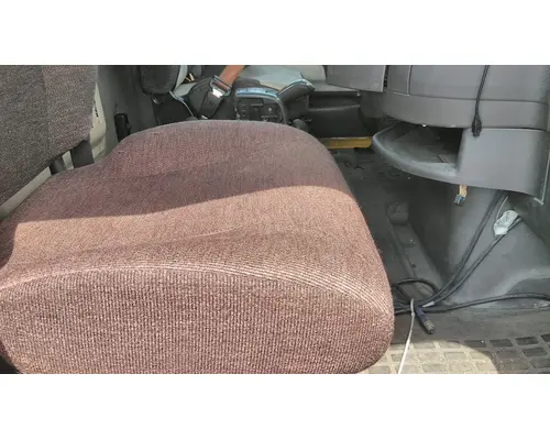 VOLVO VNL SEAT, FRONT
