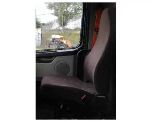 VOLVO VNL SEAT, FRONT