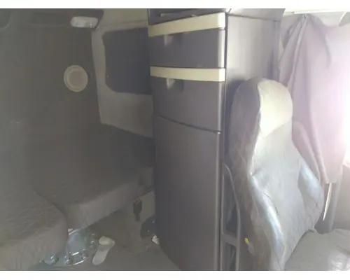 VOLVO VNL SLEEPER CLOSET