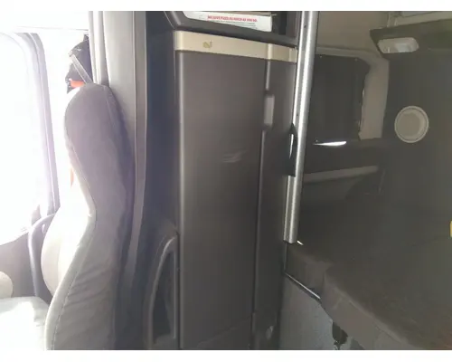 VOLVO VNL SLEEPER CLOSET