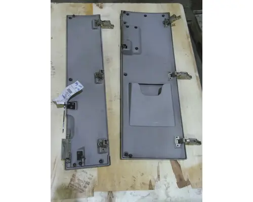 VOLVO VNL SLEEPER CLOSET