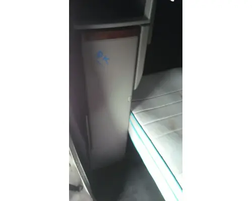 VOLVO VNL SLEEPER CLOSET