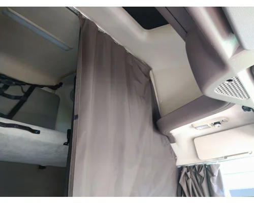 VOLVO VNL SLEEPER CURTAIN