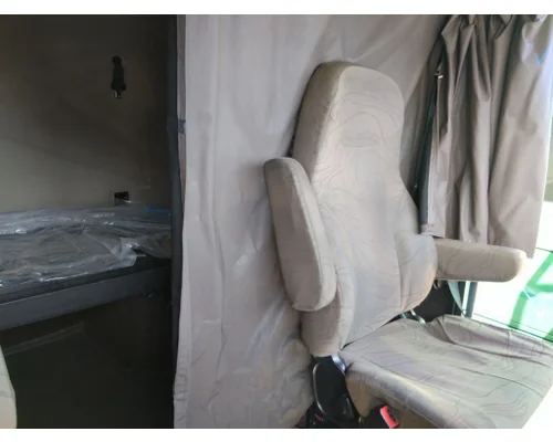 VOLVO VNL SLEEPER CURTAIN