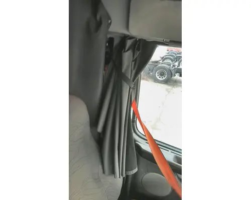 VOLVO VNL SLEEPER CURTAIN
