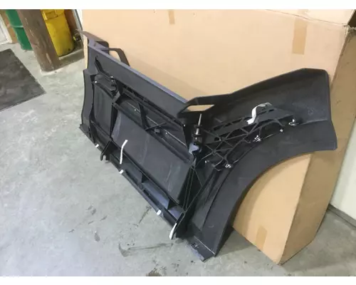 VOLVO VNL Side Fairing