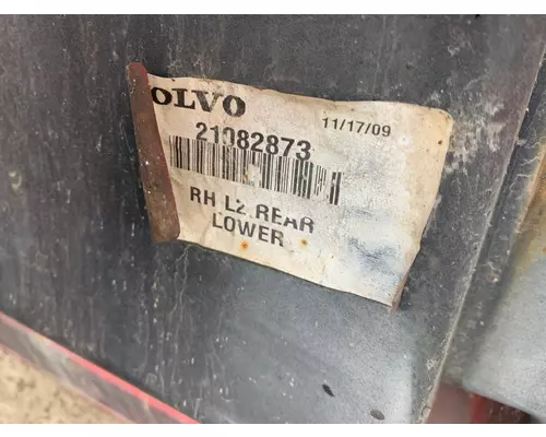 VOLVO VNL Side Fairing