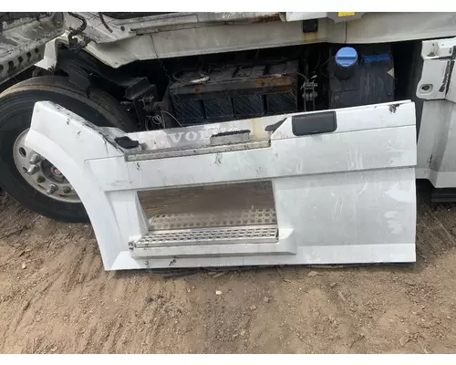 VOLVO VNL Side Fairing