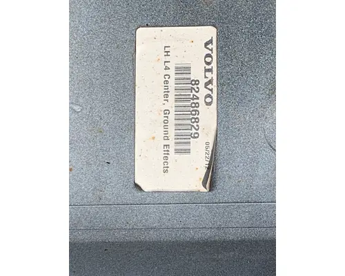 VOLVO VNL Side Fairing