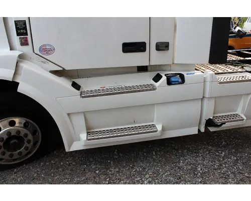 VOLVO VNL Side Fairing