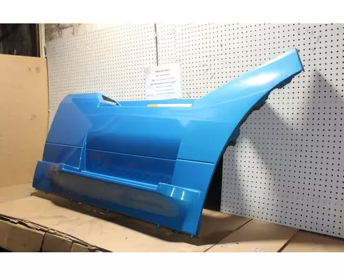 VOLVO VNL Side Fairing