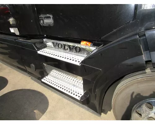 VOLVO VNL Side Fairing