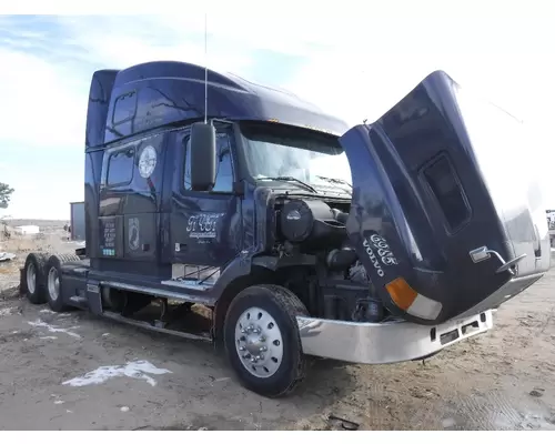 VOLVO VNL Side Fairing