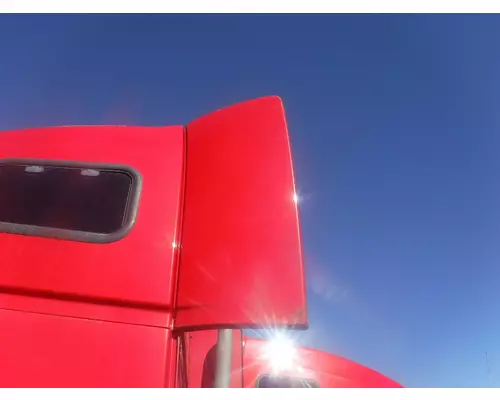 VOLVO VNL Side Fairing