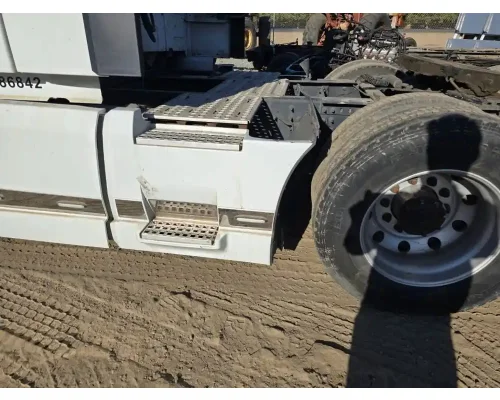 VOLVO VNL Side Fairing