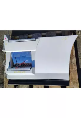 VOLVO VNL Side Fairing