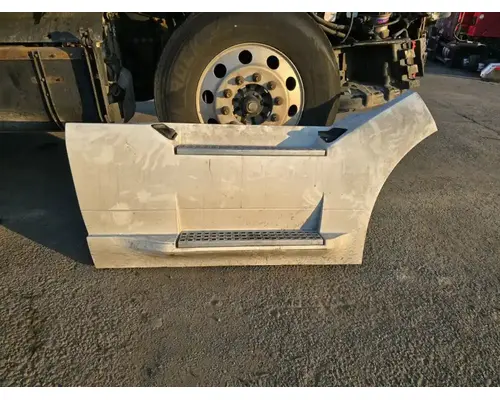 VOLVO VNL Side Fairing
