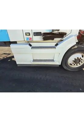 VOLVO VNL Side Fairing