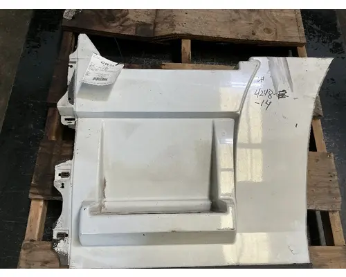 VOLVO VNL Side Fairing