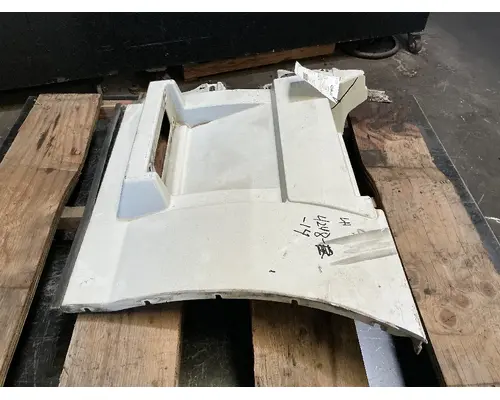 VOLVO VNL Side Fairing