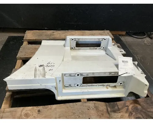 VOLVO VNL Side Fairing