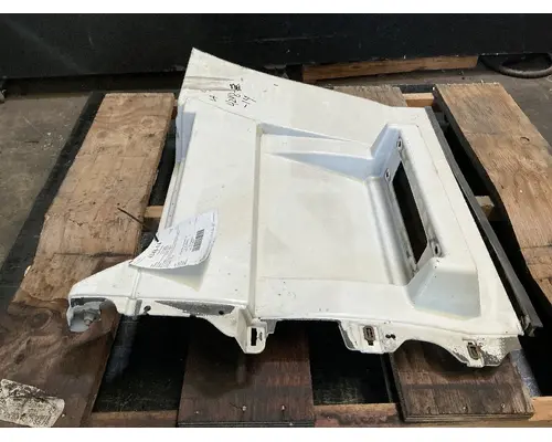VOLVO VNL Side Fairing