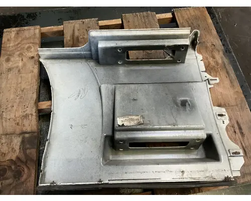 VOLVO VNL Side Fairing