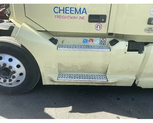 VOLVO VNL Side Fairing