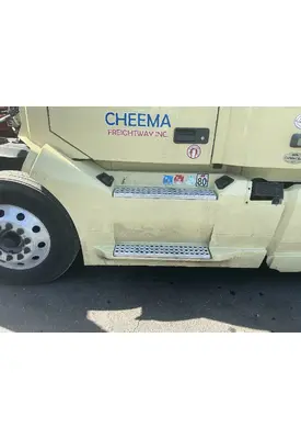 VOLVO VNL Side Fairing