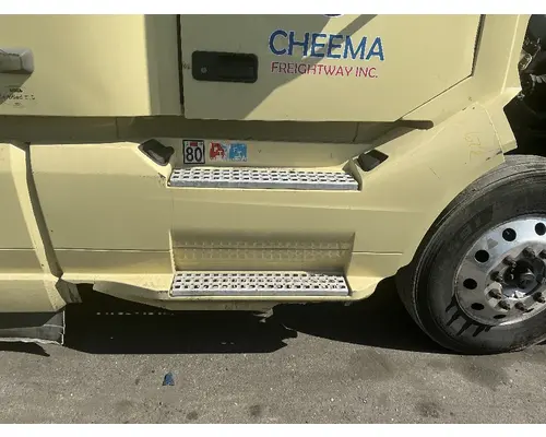 VOLVO VNL Side Fairing