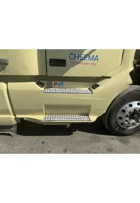 VOLVO VNL Side Fairing