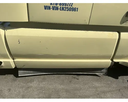 VOLVO VNL Side Fairing